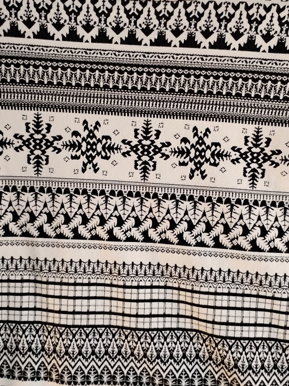 Talbots black-and-white long-sleeve knit top with Nordic winter pattern, XL - Picture 5 of 7